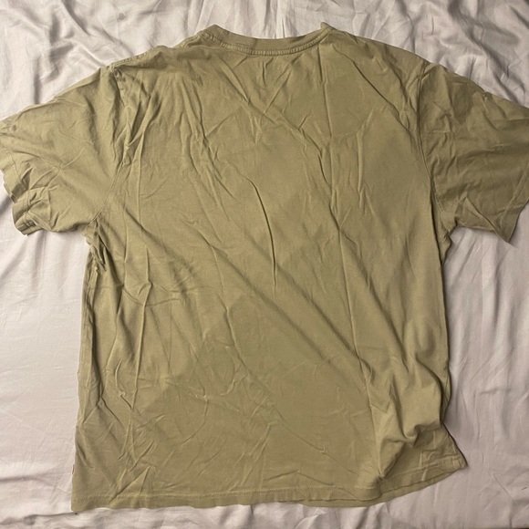 Green Levi’s Tee - Picture 3 of 4